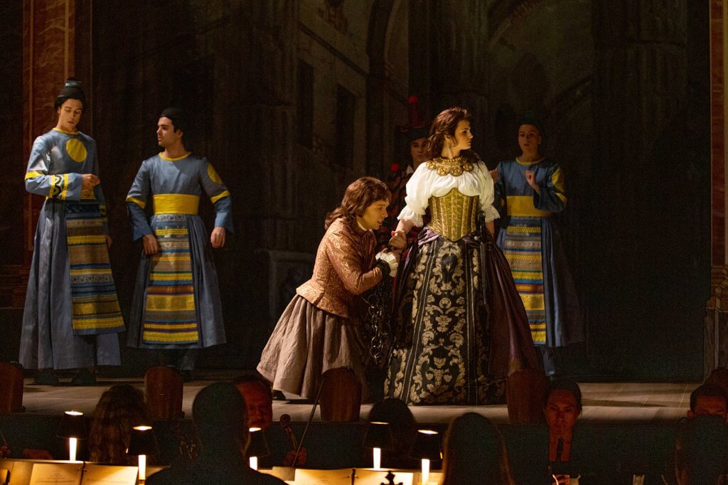 Christopher Lowrey, Ruggiero and Emőke Bar&aacute;th, Bradamante (Photo: Kathy Wittman)